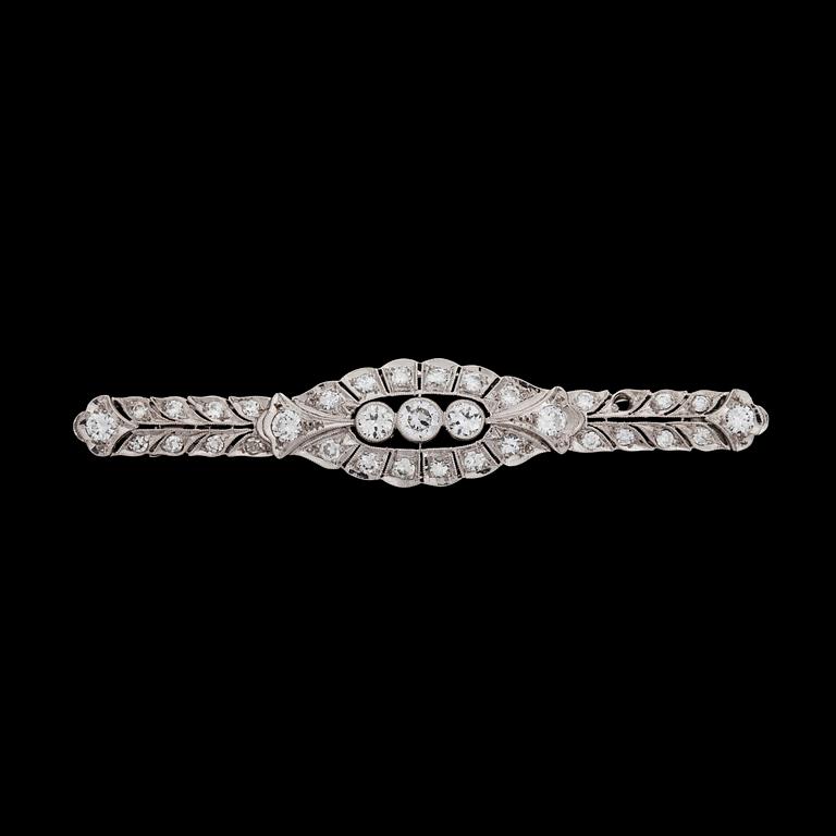 BROSCH, 35 briljantslipade diamanter, tot. ca 1.60 ct, G Dahlgren & Co, Malmö, 1948.