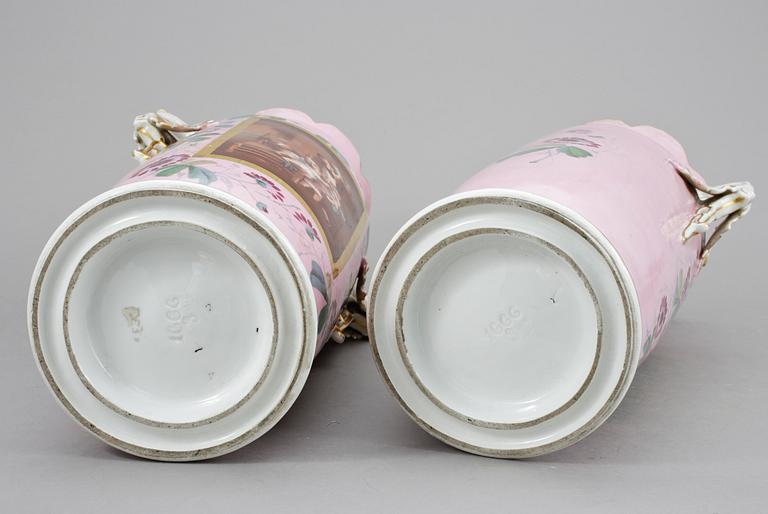 PARVASER, porslin, troligen England, 1800 andra hälft.