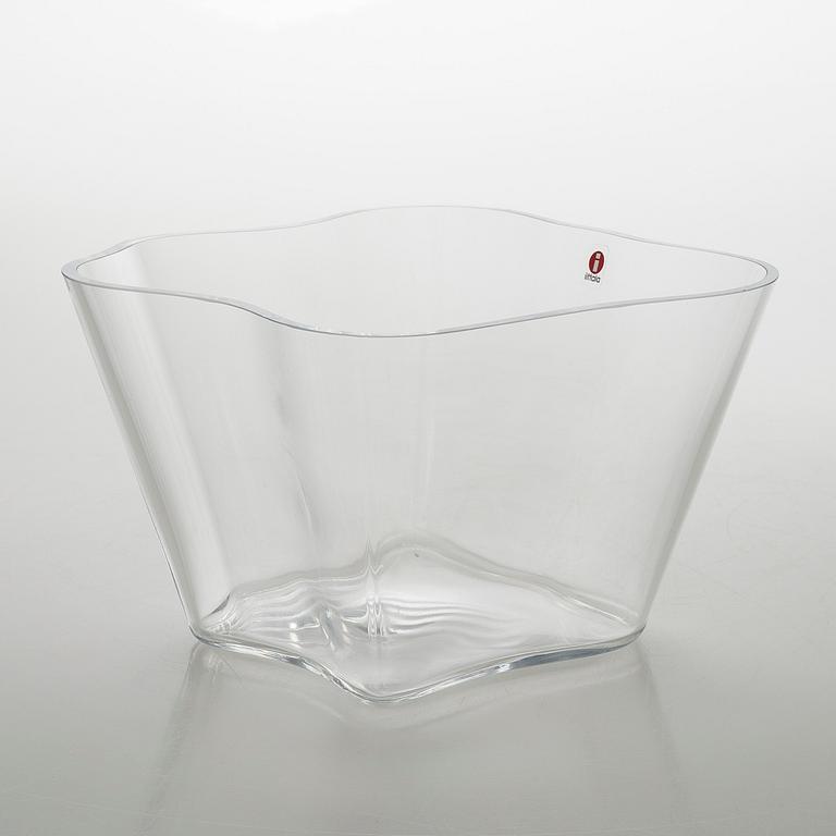 Alvar Aalto, one piece of  'Aalto flower' glass sculpture, signed Alvar Aalto Iittala, late 20th century.