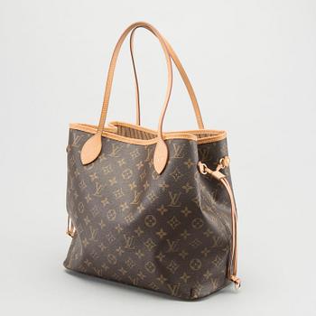 A Louis Vuitton Neverfull MM bag.