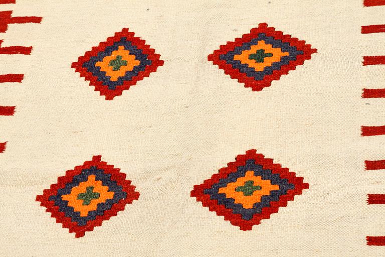 A KILIM RUG, 196 x 145 cm.