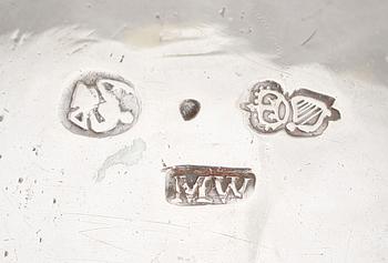 MUGG, silver, Matthew West, Dublin, 1700-talets andra hälft. Vikt ca 236 gram.
