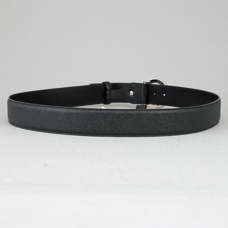 BULGARI, a black leather belt, size 110.