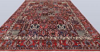 A Baktiari carpet, approx. 410 x 312 cm.