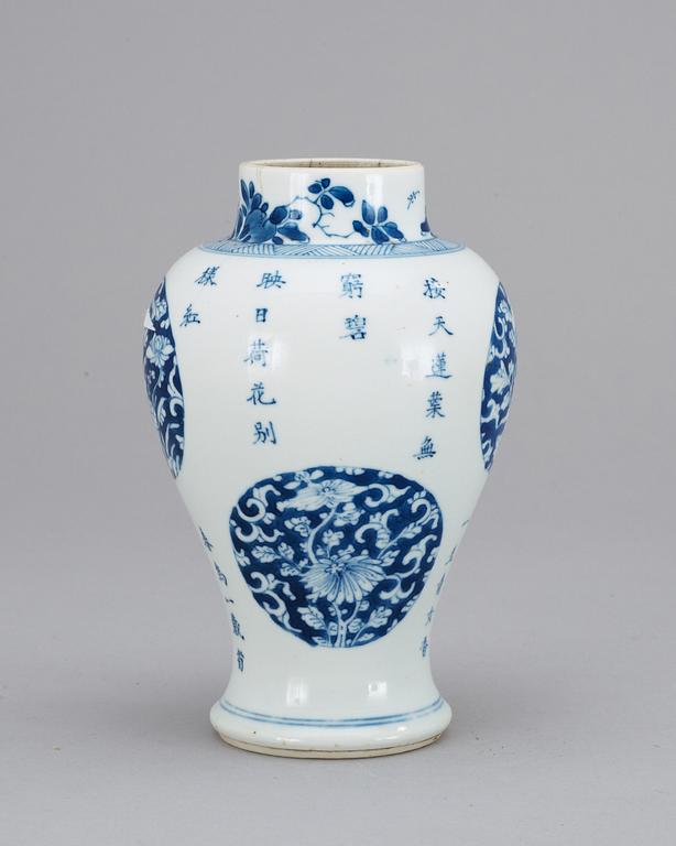 A blue and white vase, late Qing dynasty, Kangxi style.