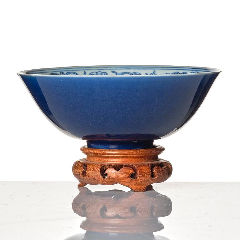 A blue and white bowl, Qing dynasty with Qianlong Mark.