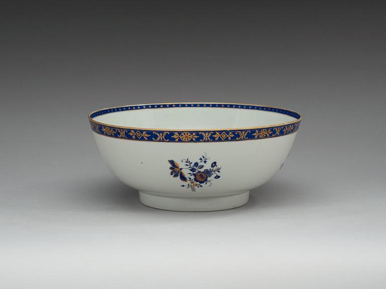 A punch bowl, Qing dynasty, late 18th Century.