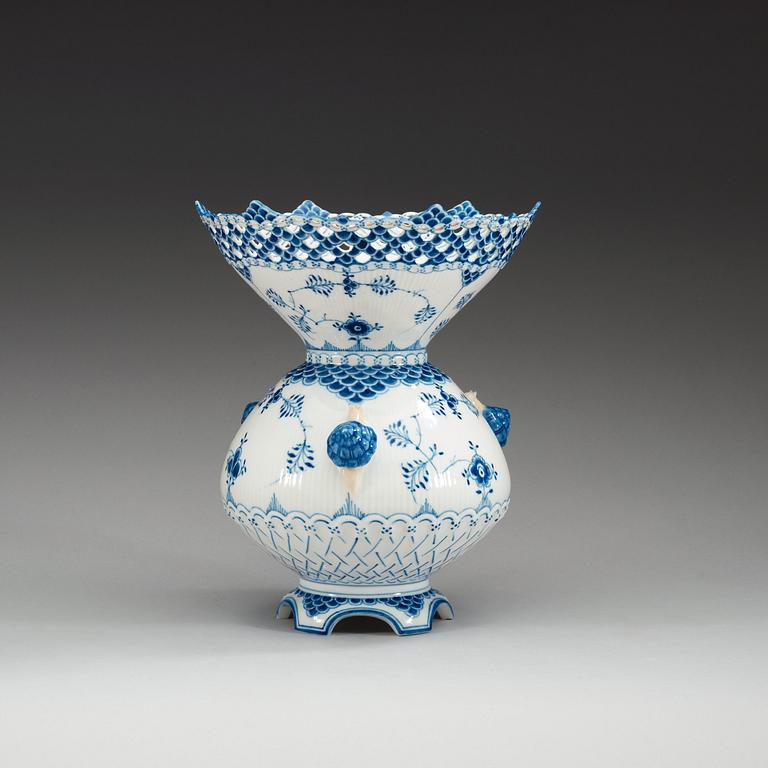 VAS, porslin. "Musselmalet", Kungl Dansk, 1900-tal.