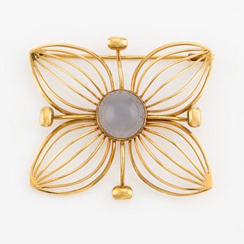 Brooch in 18K gold with cabochon-cut chalcedony, Stigbert.