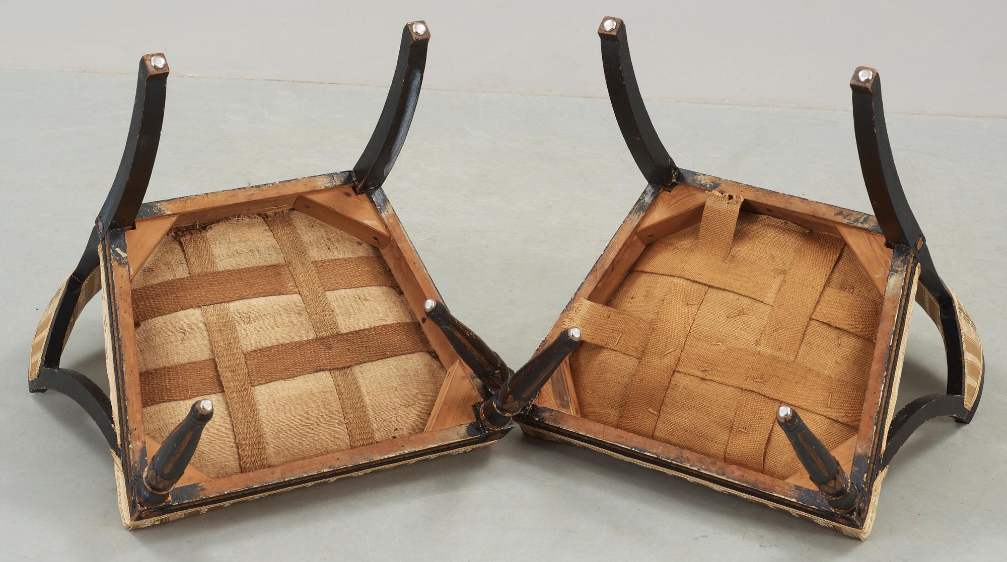 BALJFÅTÖLJER, ett par, sengustavianska, 1800-talets första hälft.