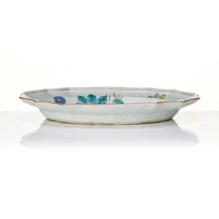 A set of five famille rose serving dishes, Qing dynasty, Qianlong (1736-95).