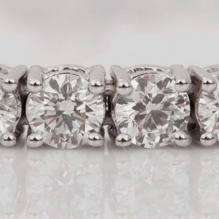A diamond bracelet, 8.02 cts according to engraving.