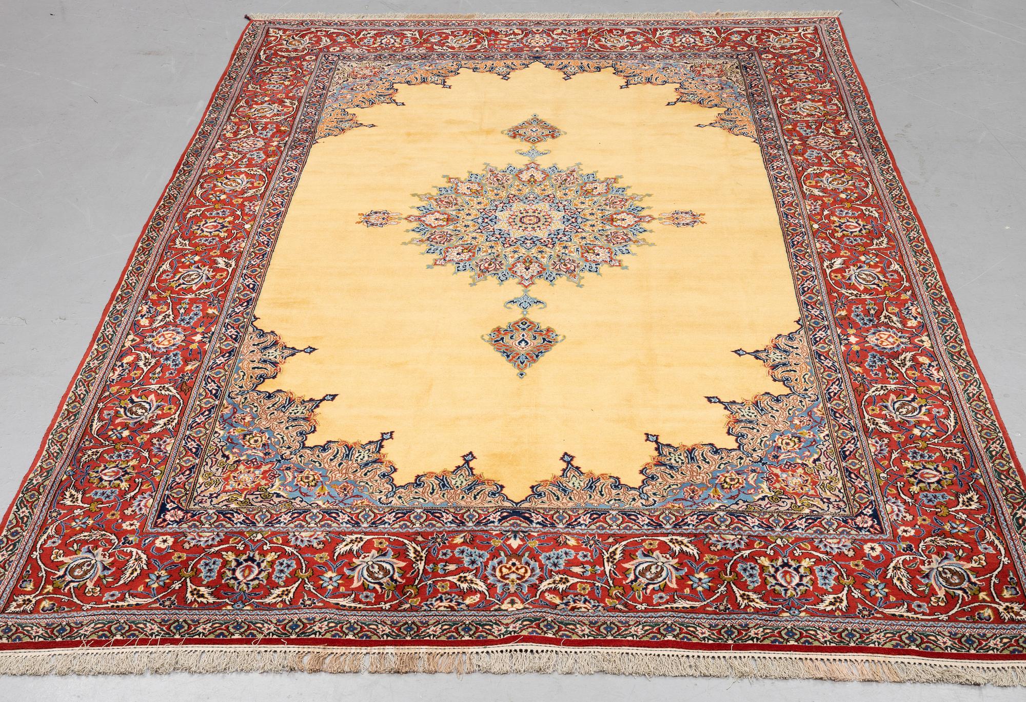 Matta, Old Isfahan, part silk, ca 311 x 201 cm.
