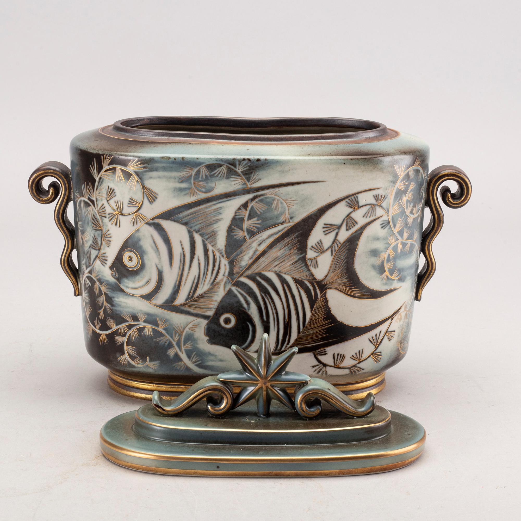 Gunnar Nylund, a stonewear "Flambé" urn with lid, Rörstrand.