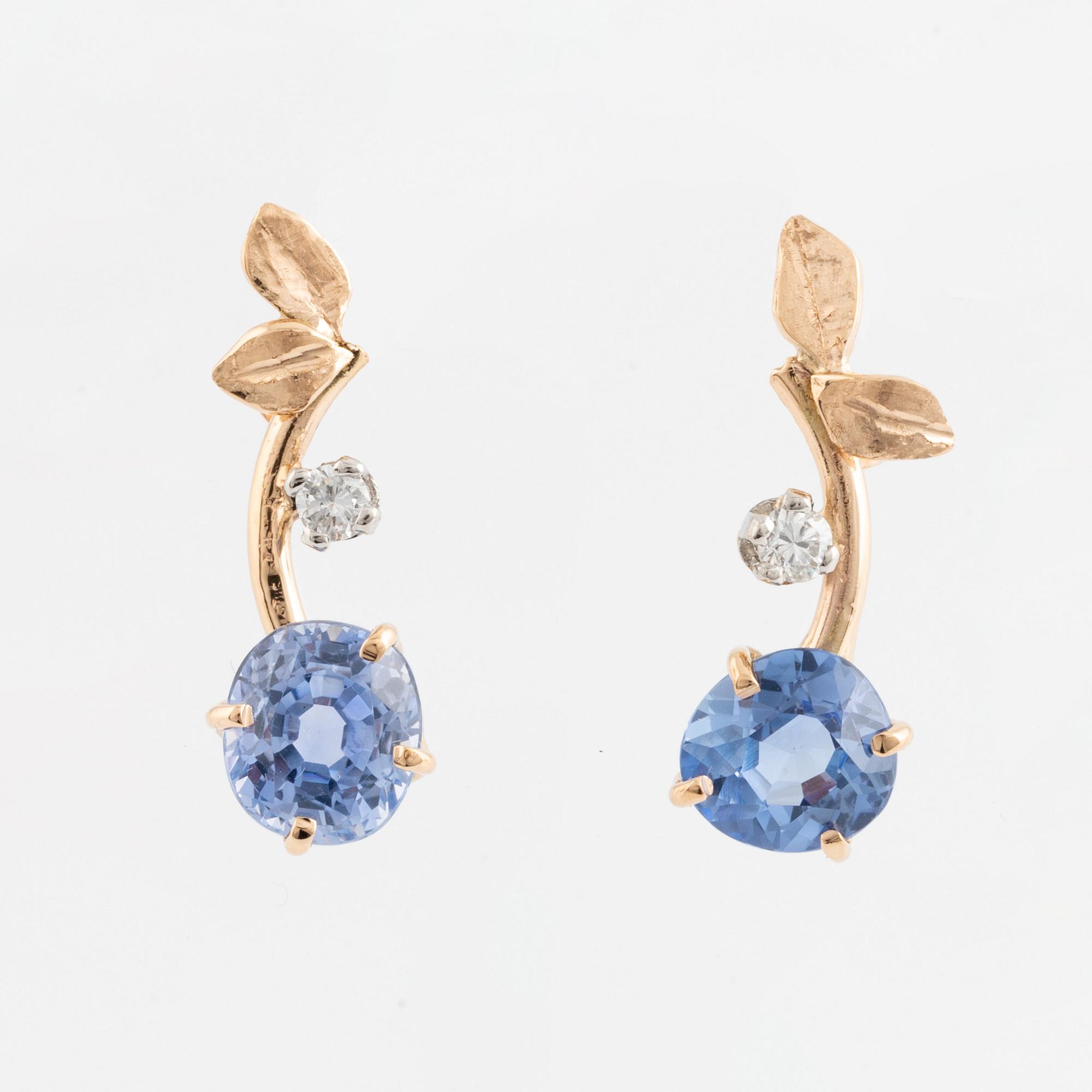 Örhängen med safirer och briljantslipade diamanter.