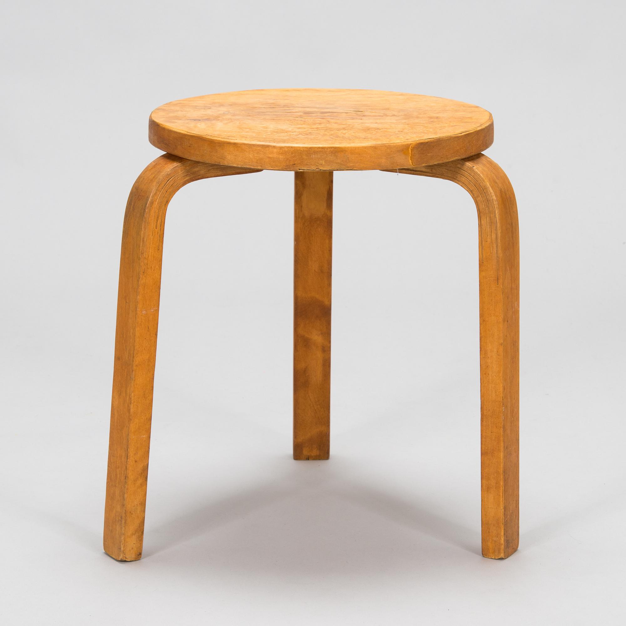 Alvar Aalto, pall modell 60, för O.Y. Huonekalu-ja Rakennustyötehdas A.B. 1900-talets mitt.