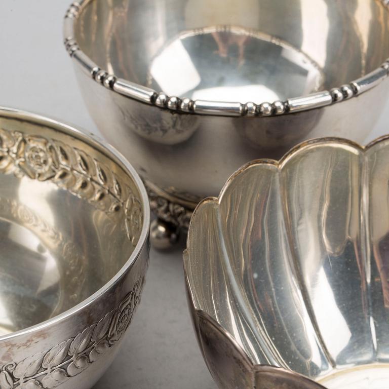 A set of three Swedish silver bowls, mark of GAB Stockholm 1919/1921 and AW Andersson Helsingborg 1923, weight ca 349 gr.