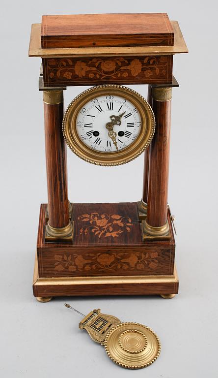BORDSPENDYL, senempire, möjligen Österrike, 1800-talets första hälft.