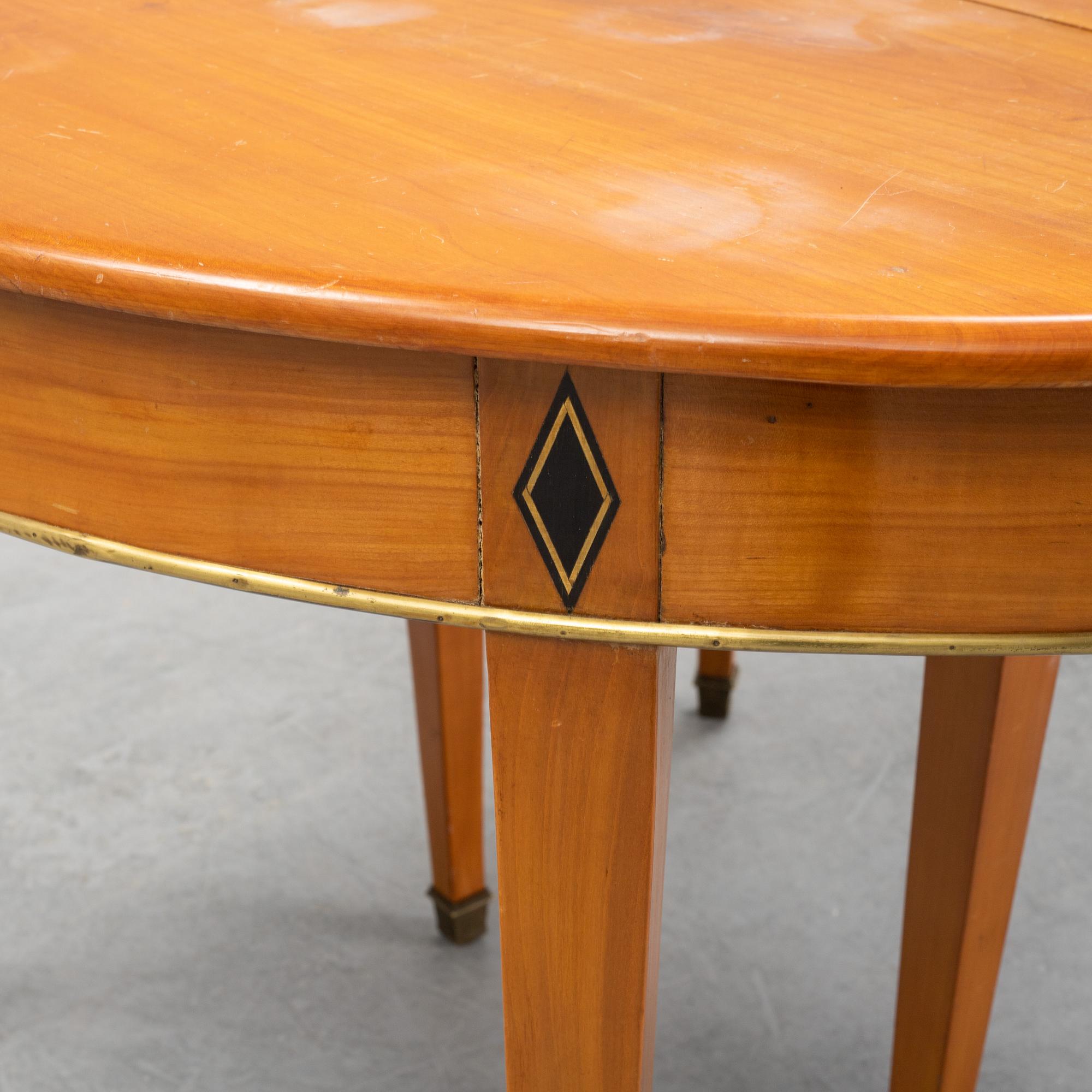 Matbord, Biedermeier, 1800-talets mitt. Proveniens: Freddie Mercury.