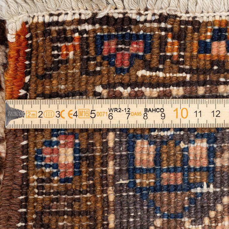 Rug, Tabriz/ Azerbaijan ca 285 x 215 cm.