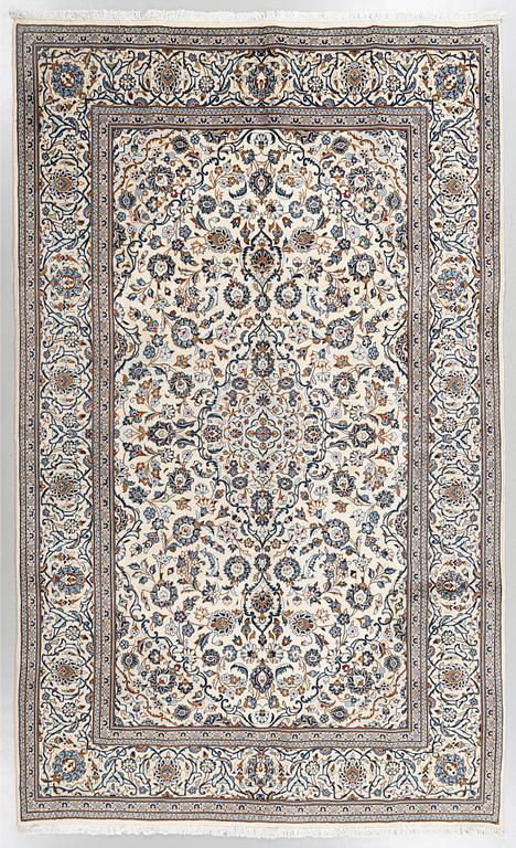 A Keshan rug, 316 x 200 cm.