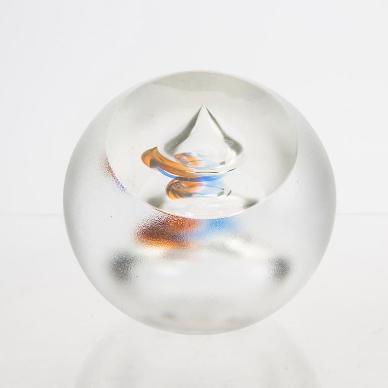 Göran Wärff, a signd and numbered glass sculpture.