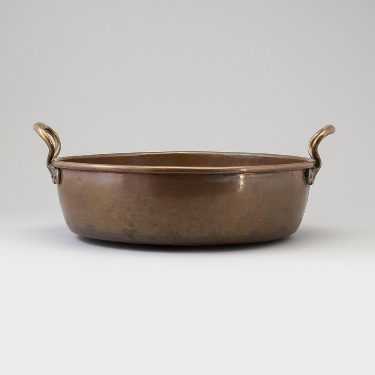 VESSEL, copper and brass, late 19th century.