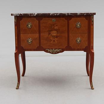 BYRÅ, gustaviansk stil, 1900-talets andra hälft.