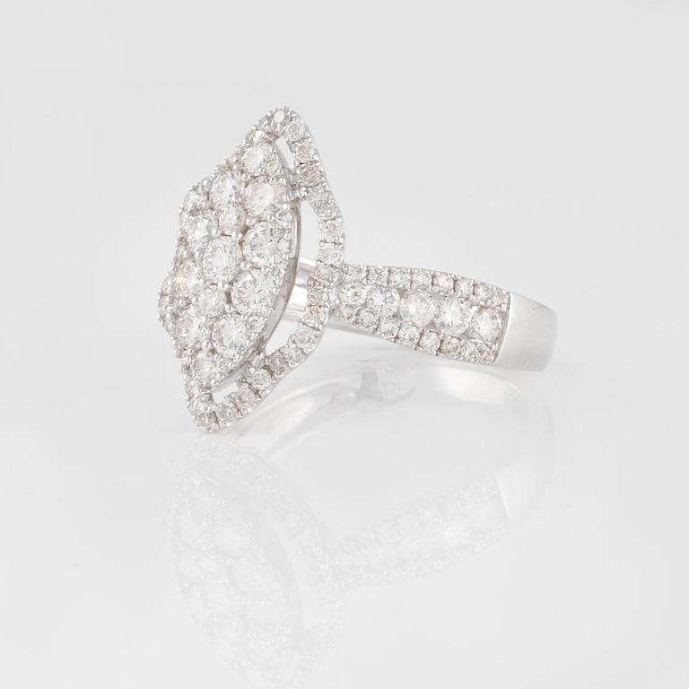 RING, med 99 briljantslipade diamanter, 1.43 ct.