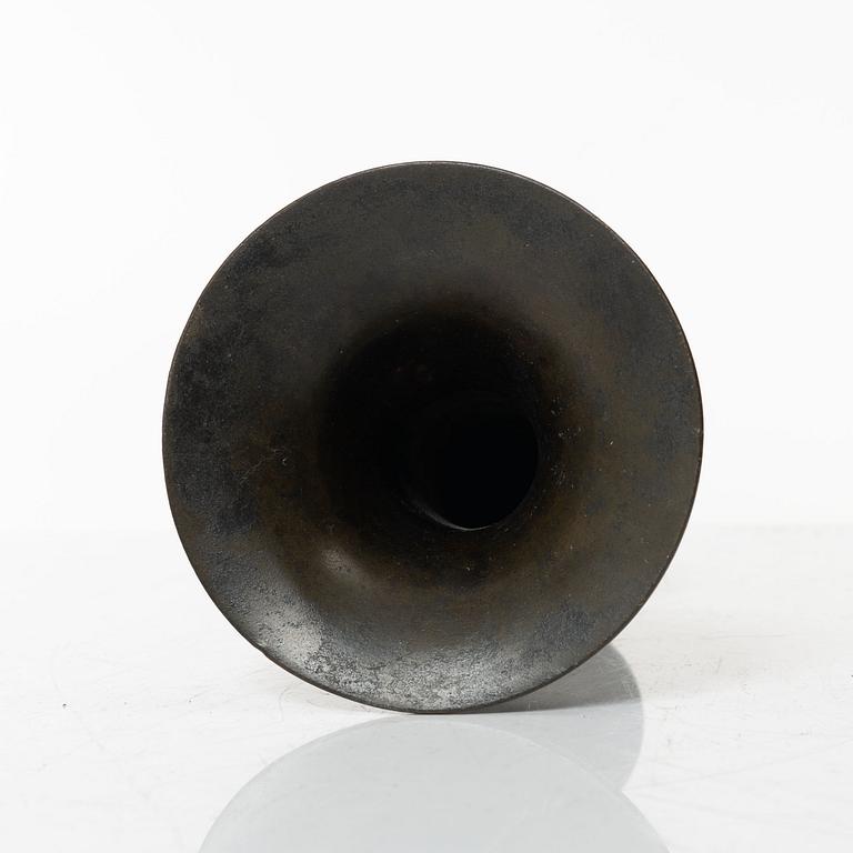 An archaistic bronze vase, Gu, Qing dynasty (1644-1912).