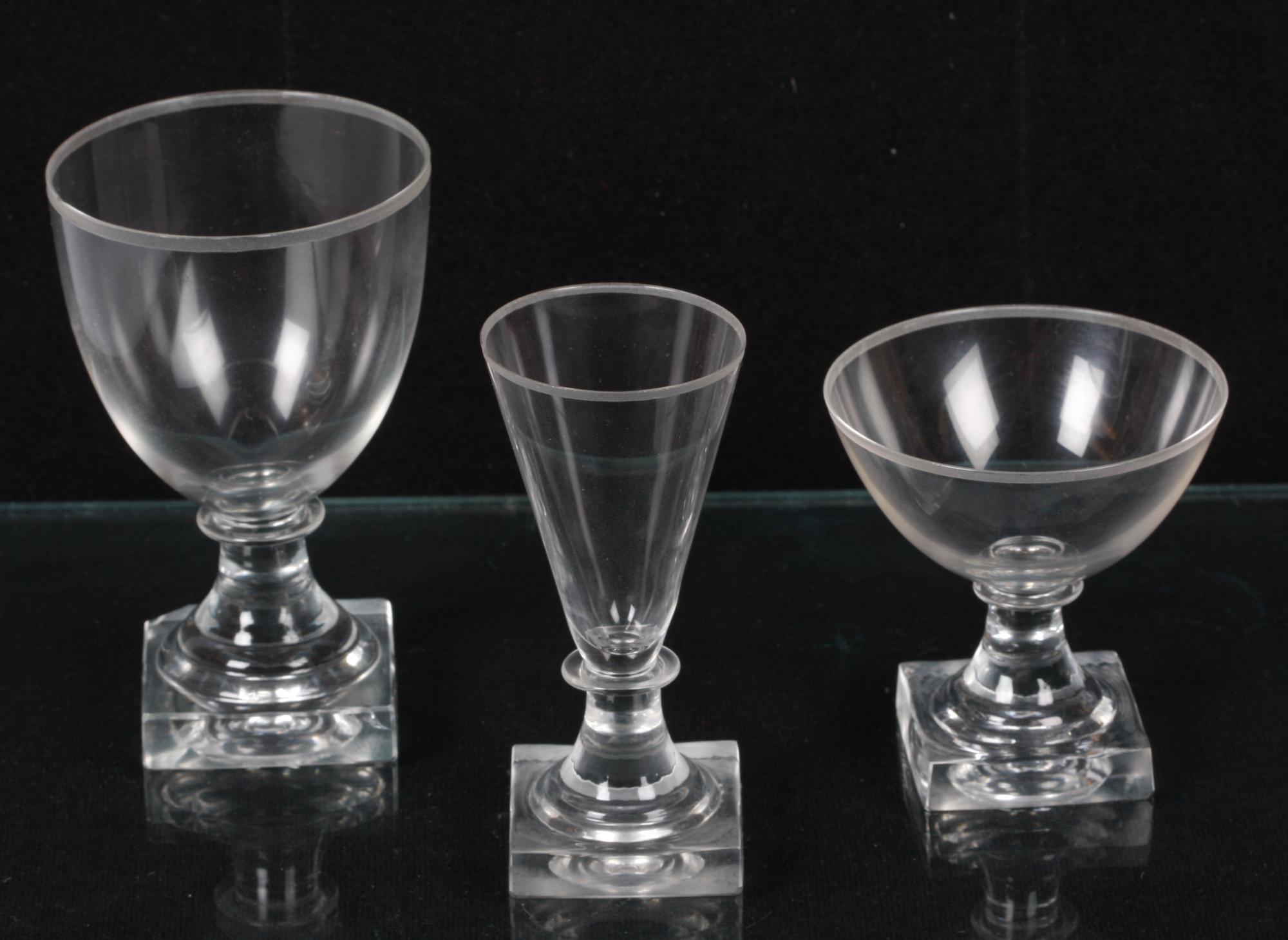 GLASSERVIS, ca 23 delar.