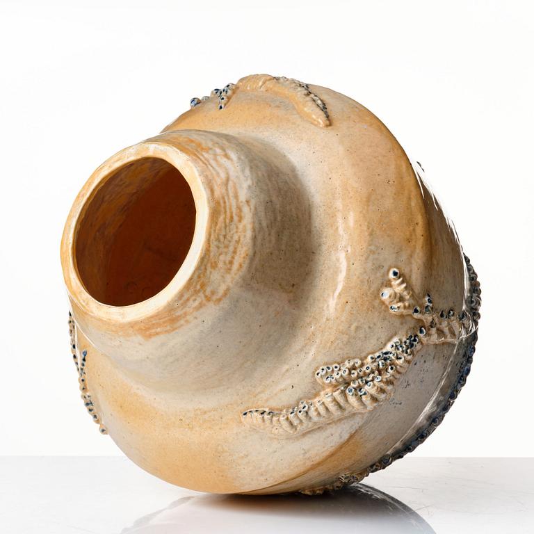 Anders & Bess Wissler, a stoneware jar, ateljé Solklinten, Mariefred, Sweden 1915.