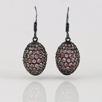 ÖRHÄNGEN, 1 par, silver, 14K guld, sterlingsilver och rosa safirer.