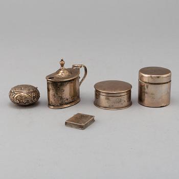 SAMLING SILVERFÖREMÅL, 5 stycken, bland annat Cornelius Saunders & Francis Shepard, Birmingham, England, 1897.