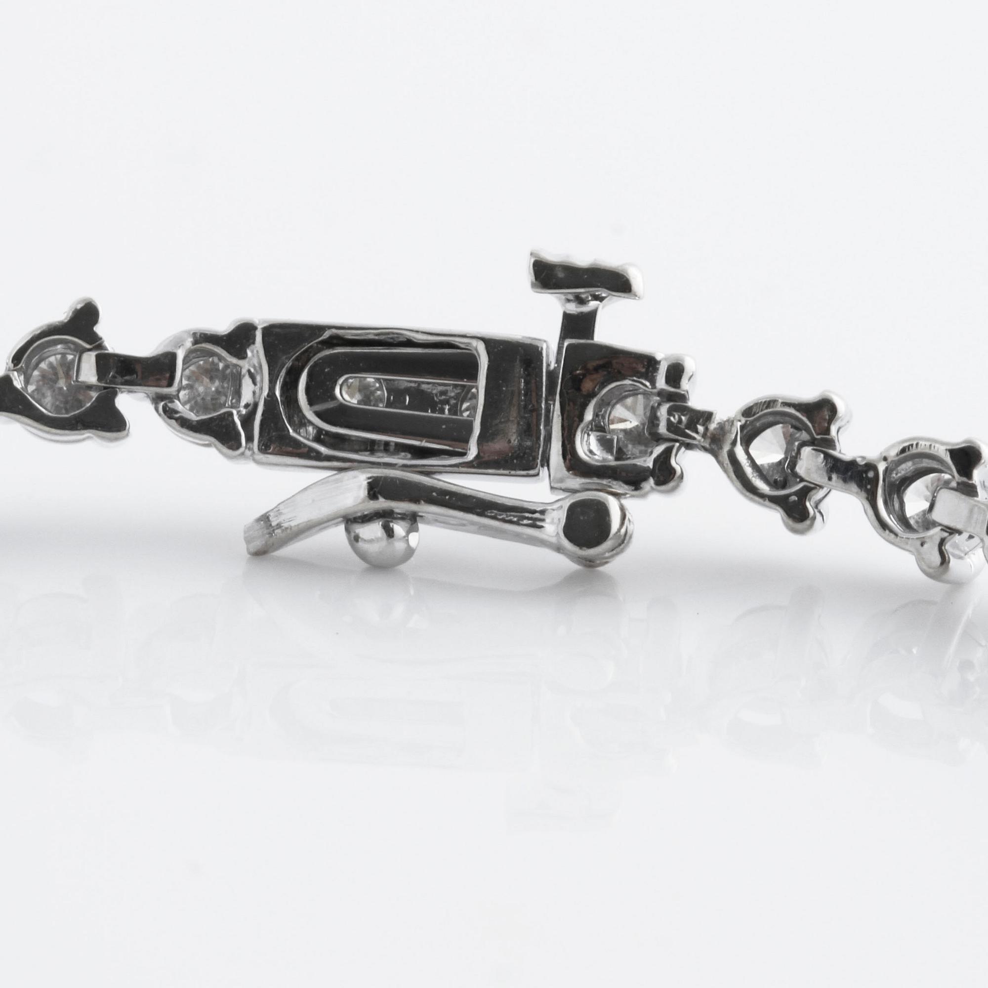 BRACELET, A ca 3.85 cts brilliant cut diamond bracelet.