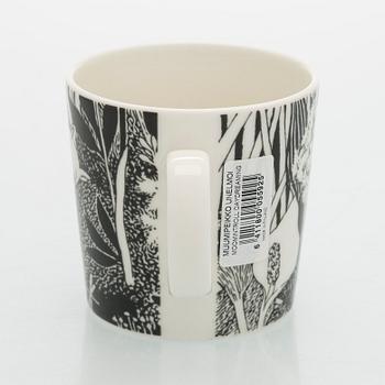 Muminmugg, "Mumintrollet dagdrömmer", porslin, Moomin Characters, Arabia 2005.