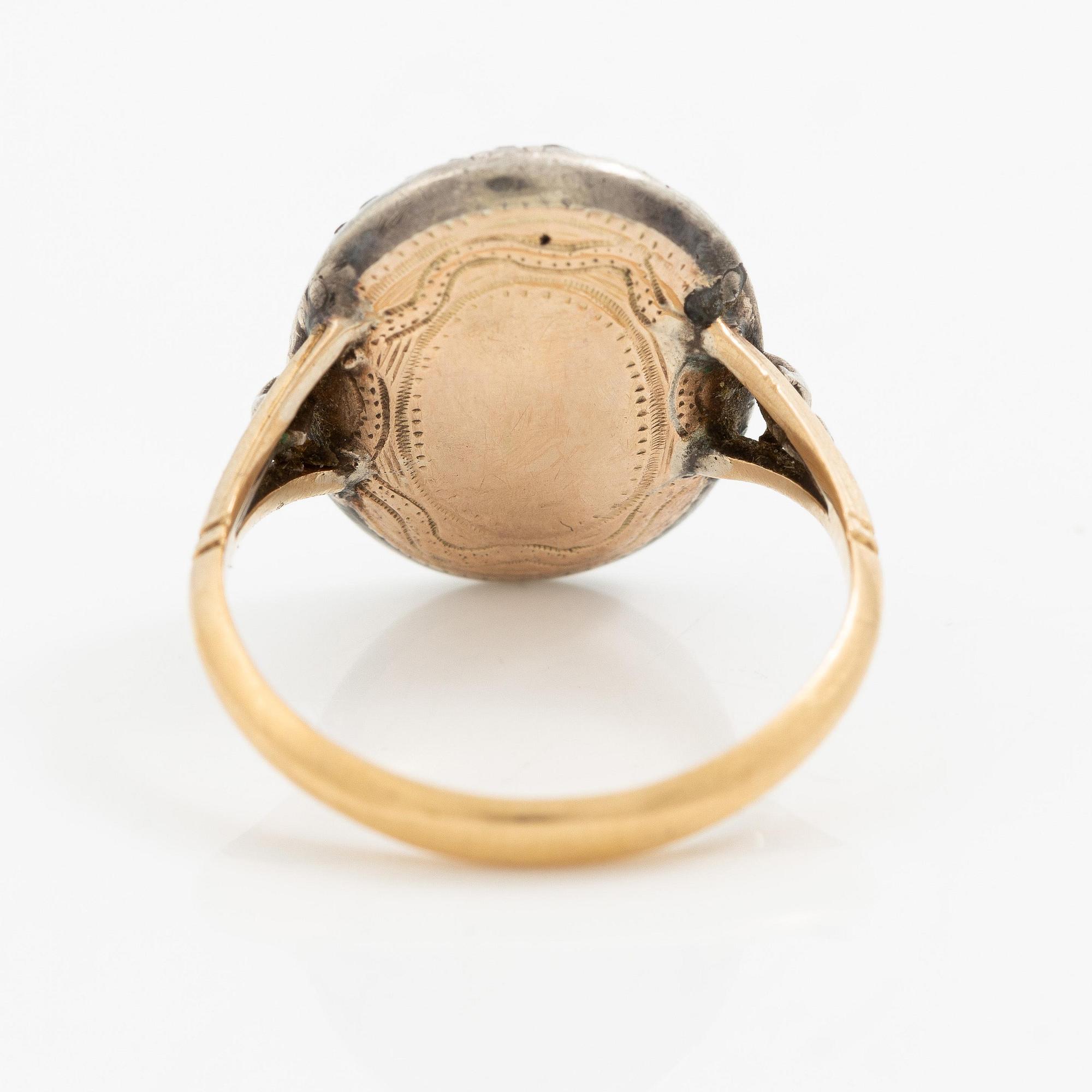 Revolutionsring, Gustav III, guld, silver, emalj och diamanter.
