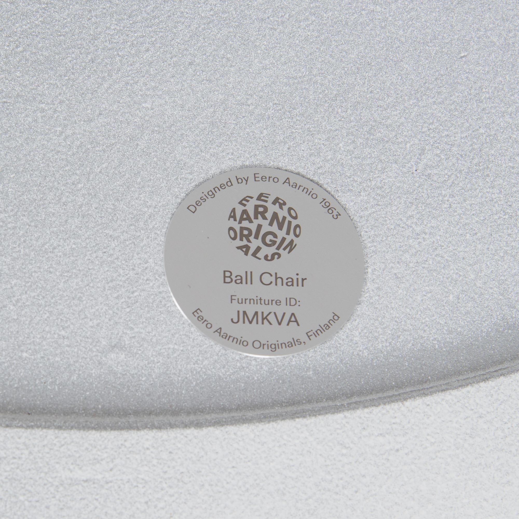 Eero Aarnio, "Pallotuoli" erikoisversio Asko 100 vuotta, Eero Aarnio Originals, 2010-luku.