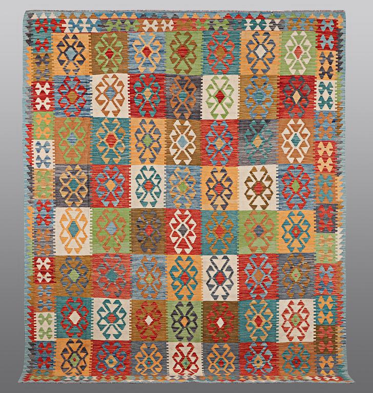 Matta, kelim, ca 301 x 246 cm.