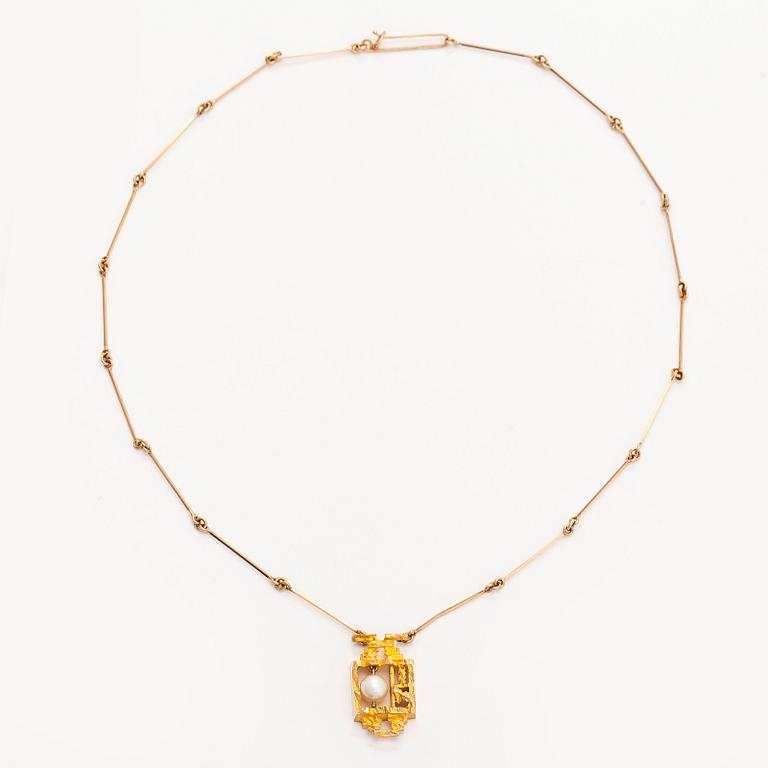 Björn Weckström, necklace, "Magic Pearl", cultured pearl, 14K gold.