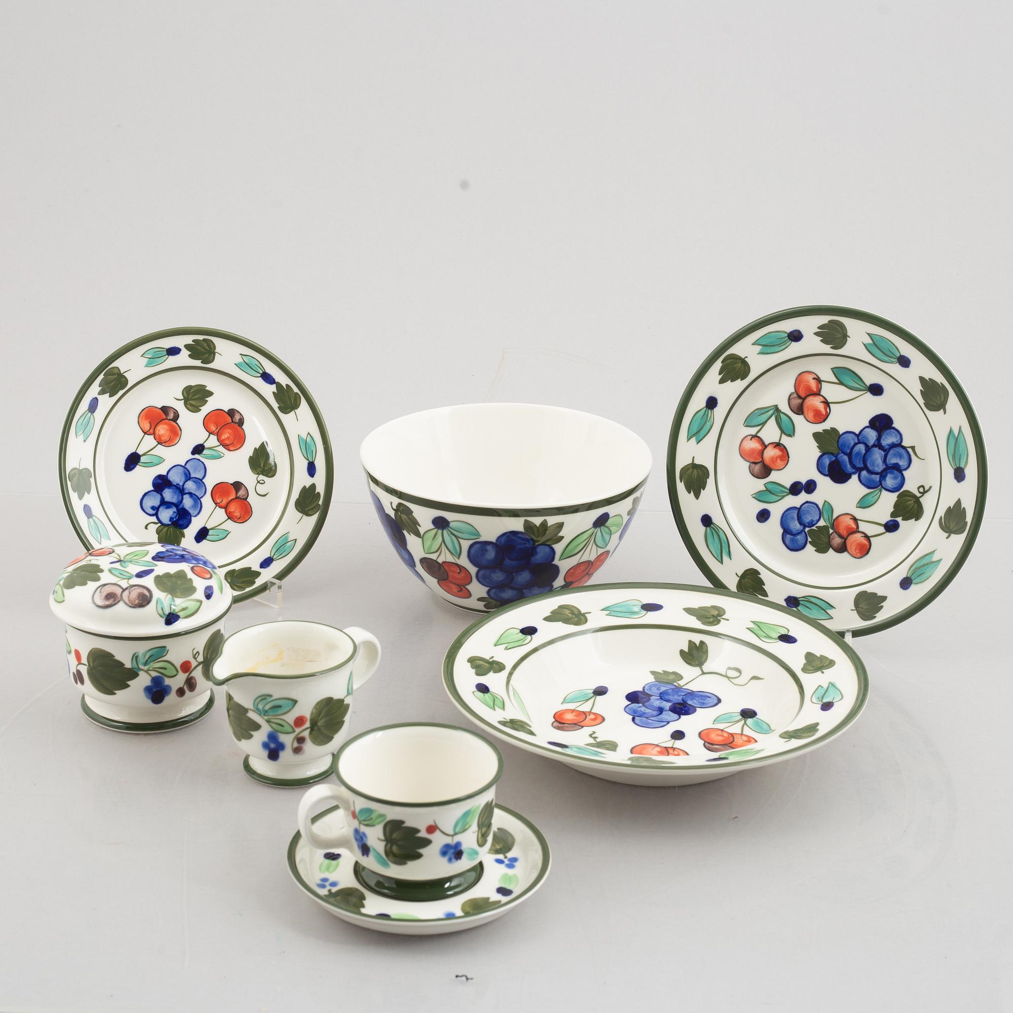 Dorrit von Fieandt & Ulla Procopé, a set of 37 'Palermo' service parts, Arabia, 1988 - 1994.