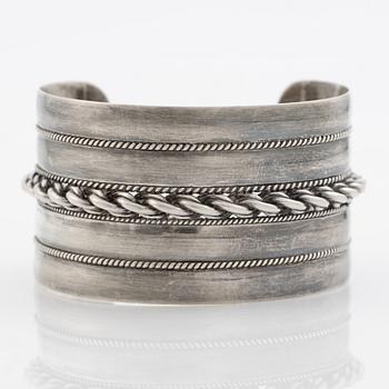 Armring silver.
