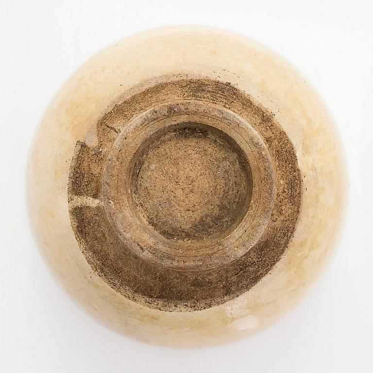 A creme glazed bowl, presumably Song/Yuan dynasty.