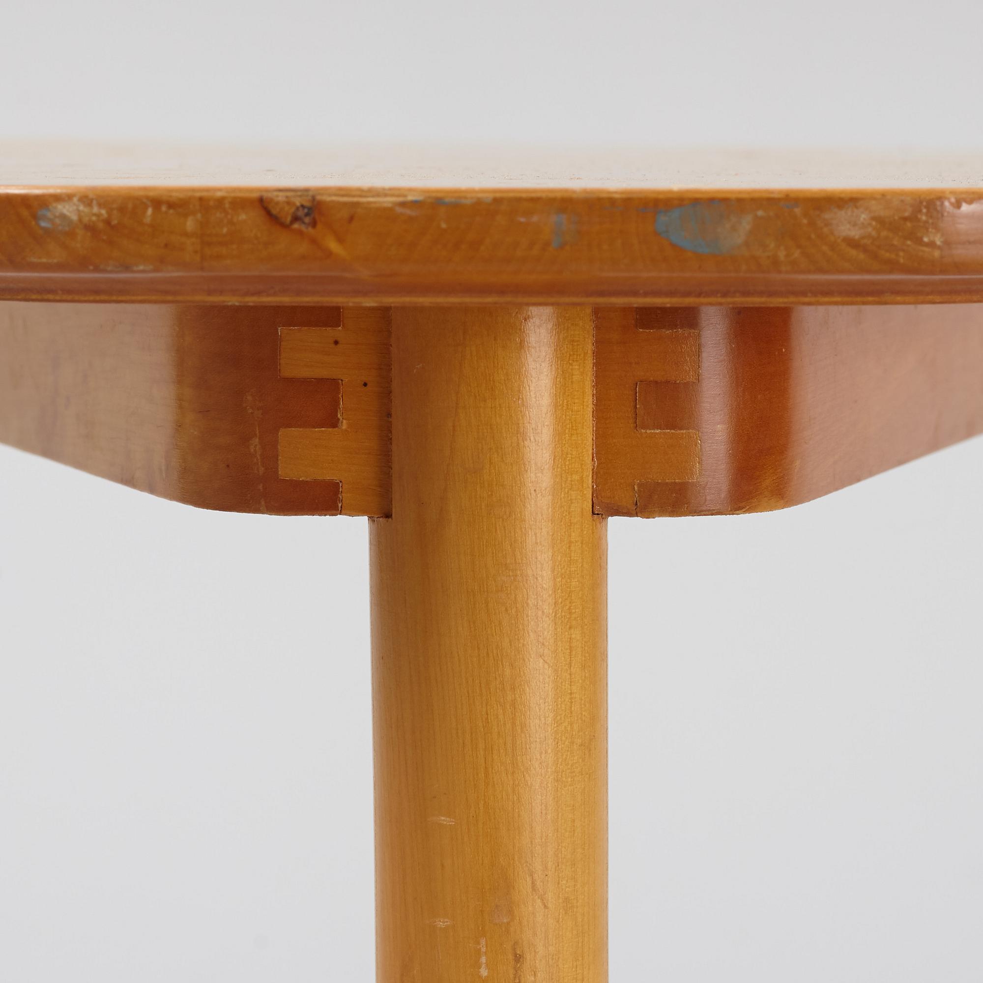 Kerstin Hörlin-Holmqvist, stolar ett par samt litet bord. "Triva-serien" NK. 1900-talets mitt.