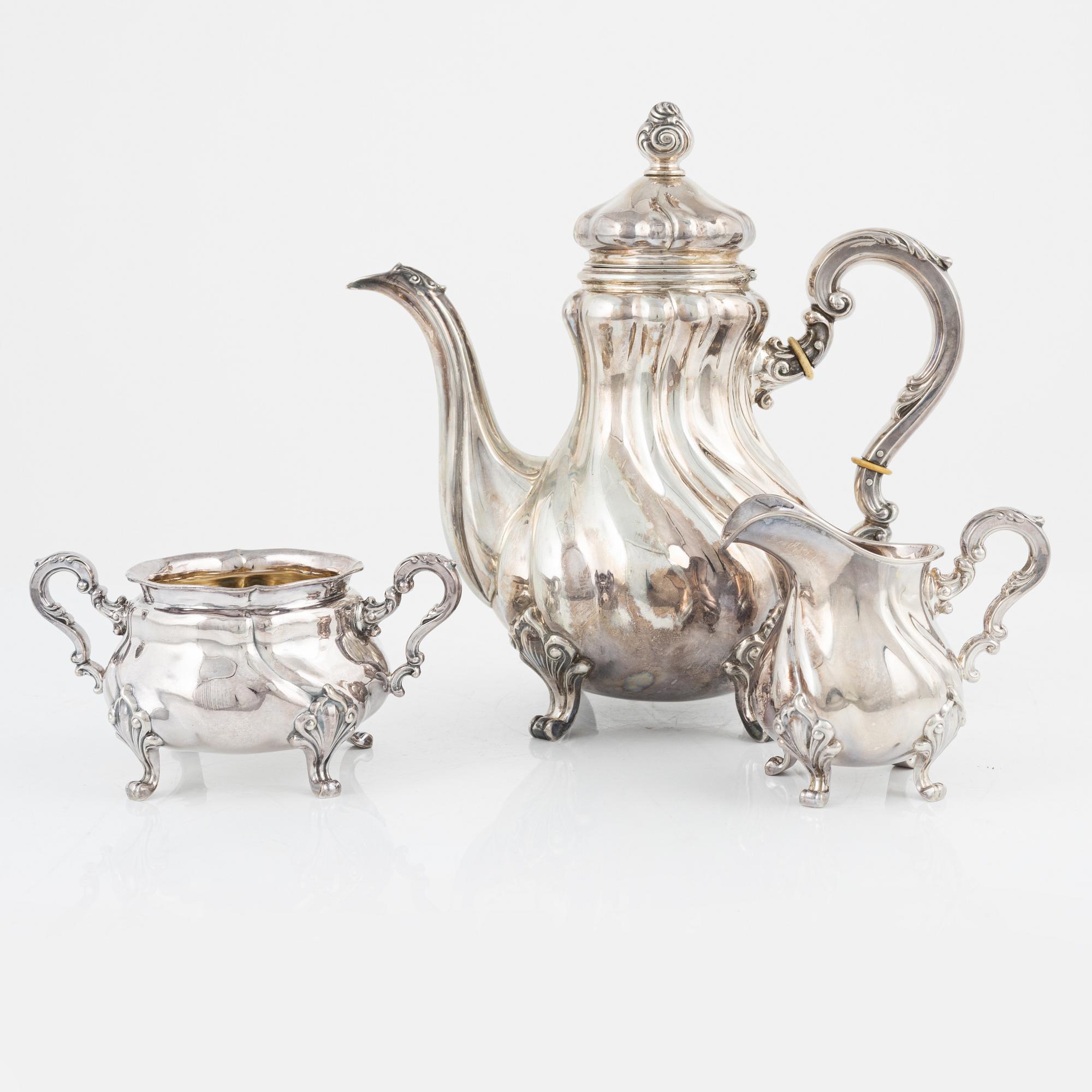 A 3-piece Norwegian silver Rococo style coffee service, Norsk Filigransfabrik, Oslo, around the year 1900.