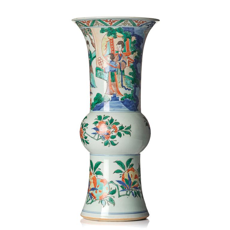 A wucai decorated vase, Qing dynasty, early Kangxi (1662-1722).