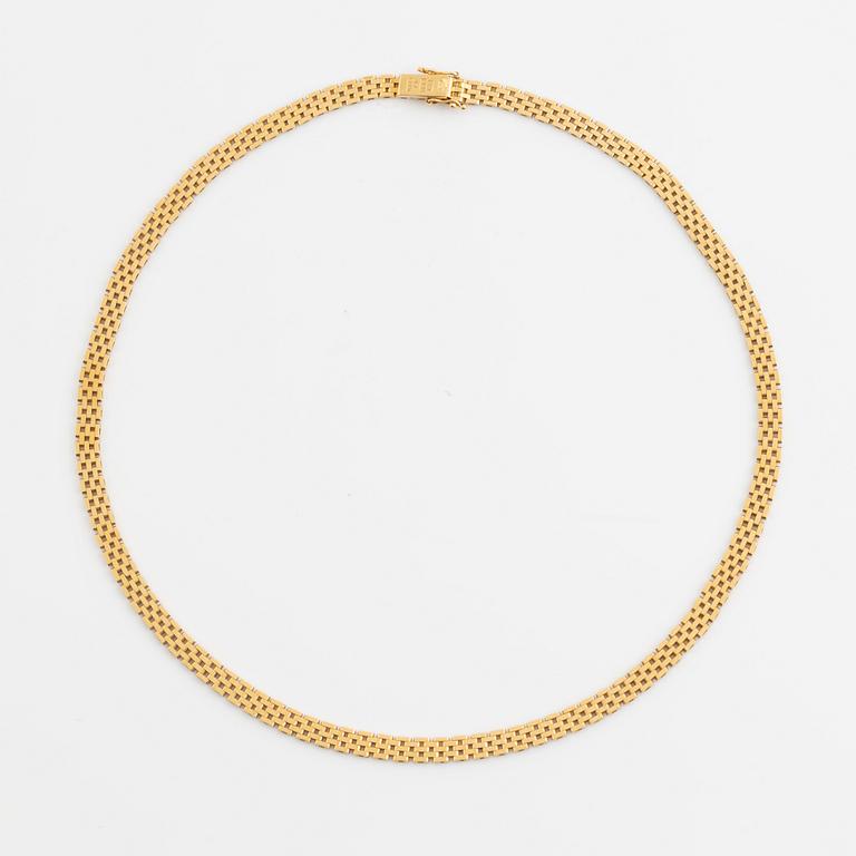 18K gold necklace.