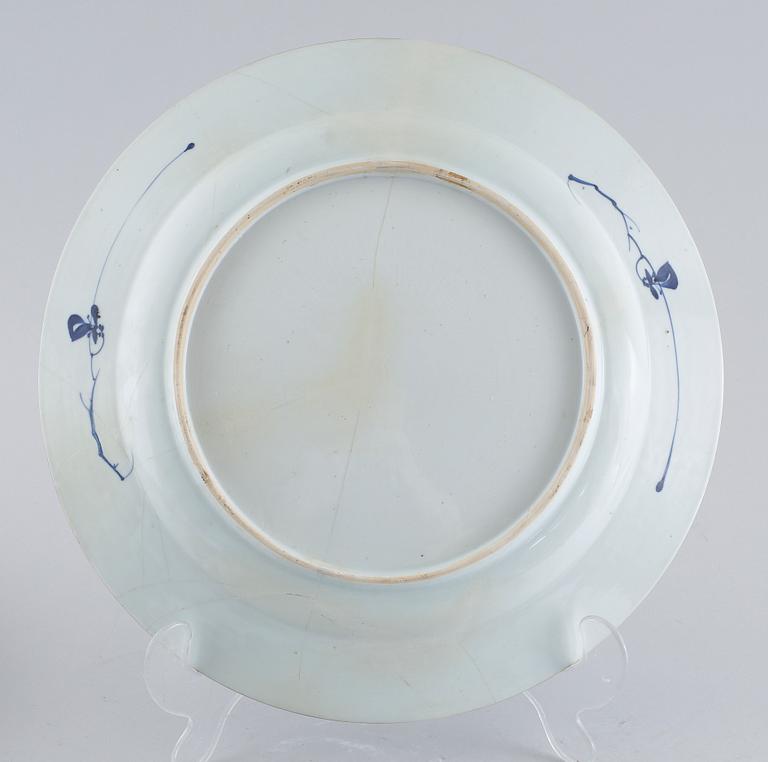 A pair of blue and white serving dishes, Qianlong (1736- 1795).