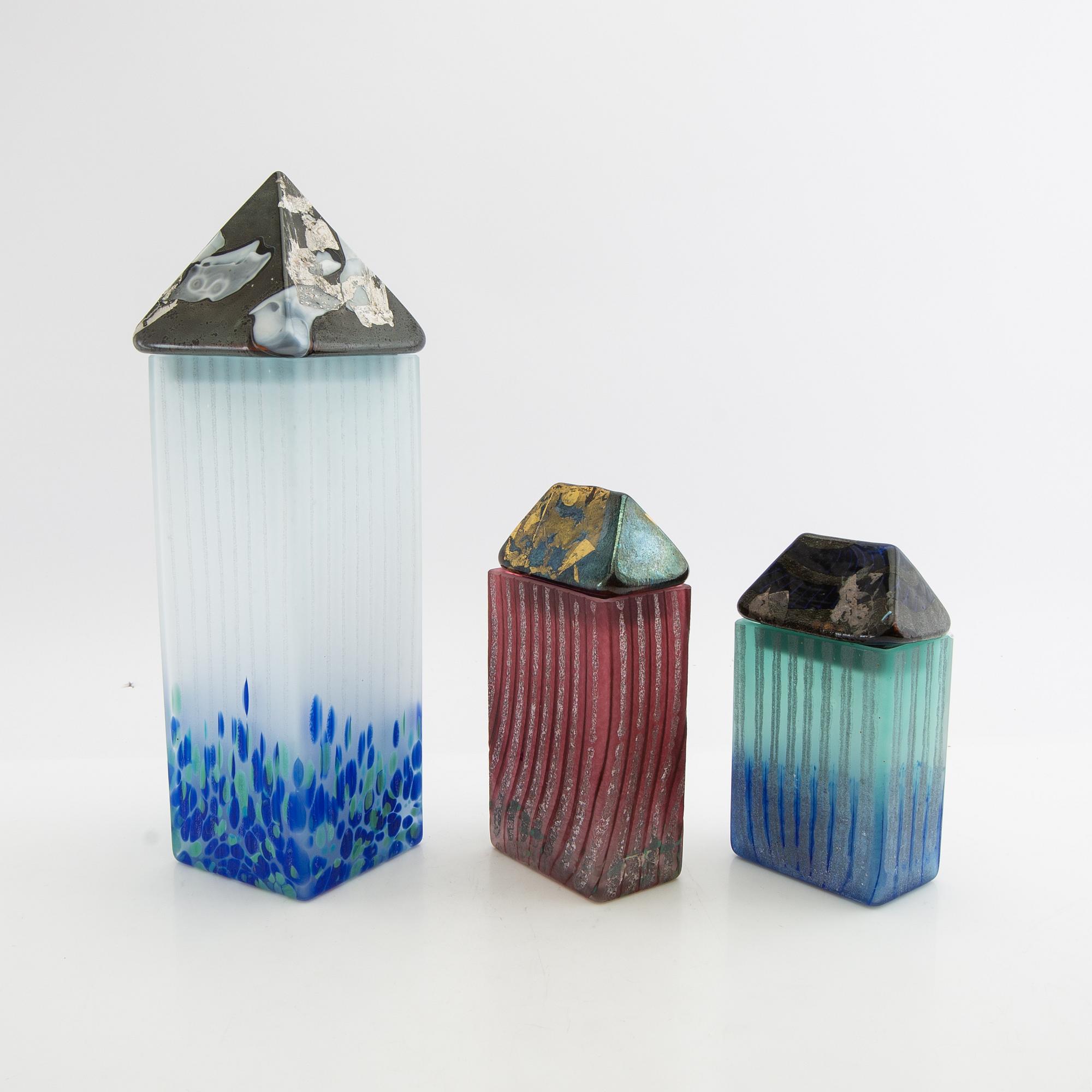 Monica Backström, vaser med lock, 3 st, Kosta Boda.