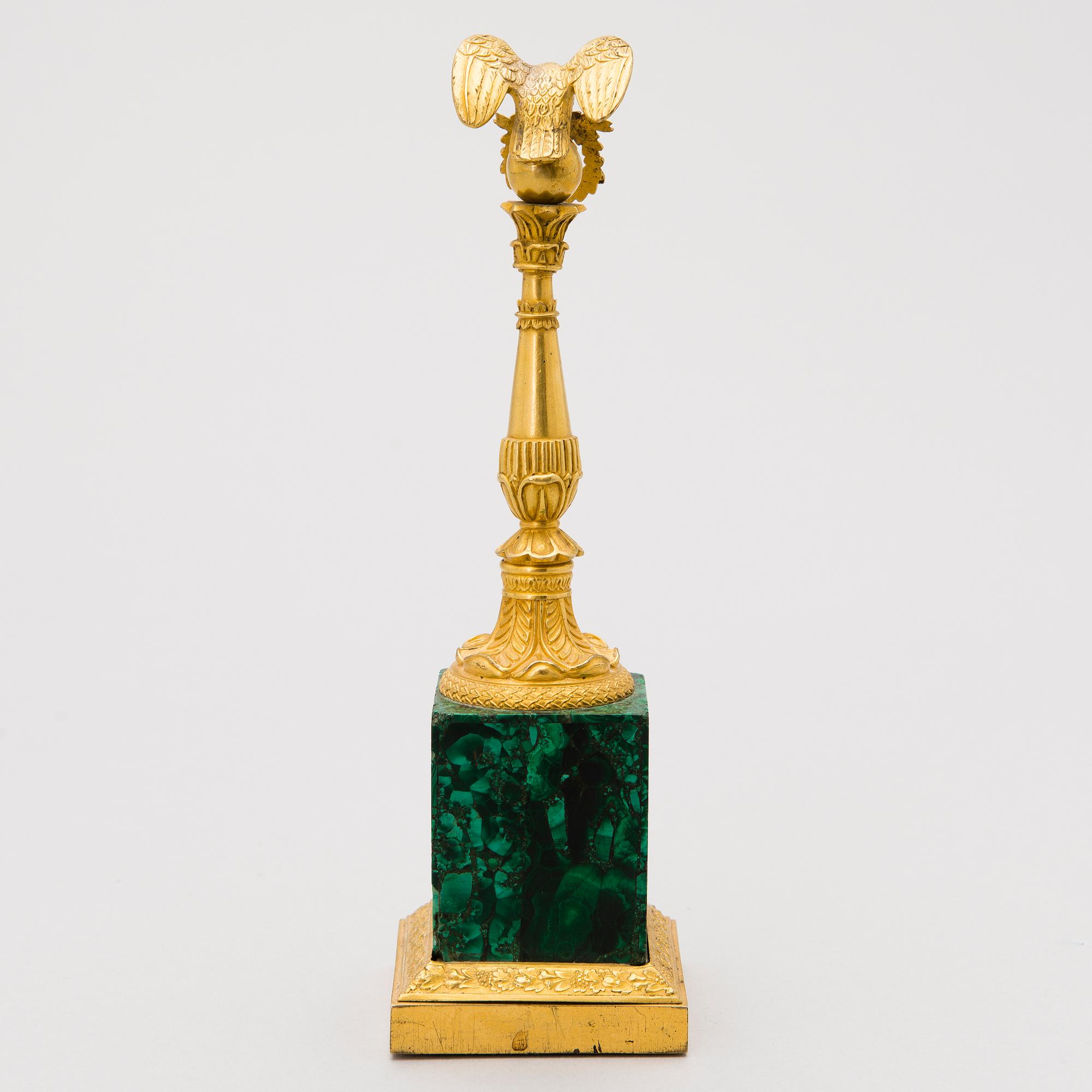 KLOCKSTÄLL, förgylld brons och malakit, Ryssland, 1800-talets första hälft.